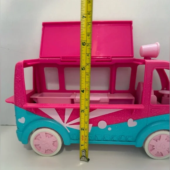 Shopkins Glitzi Ice Cream Truck playset from Moose Toys - Picture 10 of 11